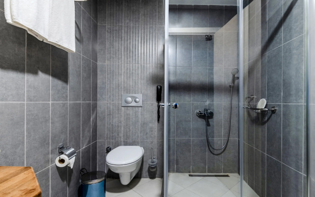 Отель Roys Hotel & Suites