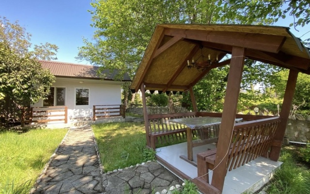 Ruchey Mini-hotel, posyolok Nizhnia Eshera