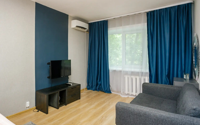 Ussuriyskiy bulvar 15 Flat