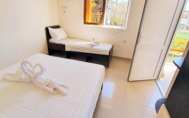 LooBeach Guest House