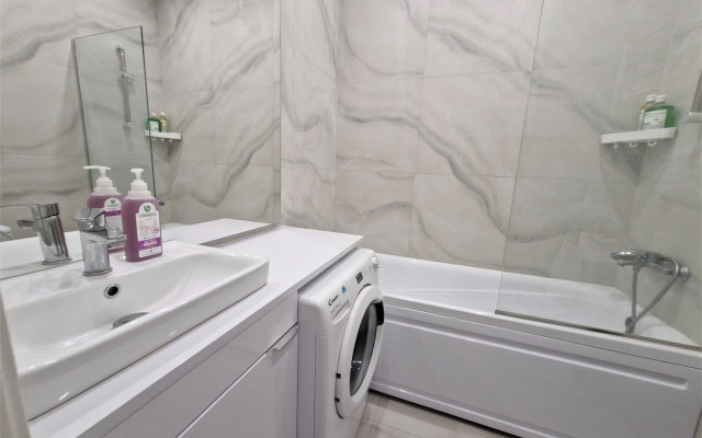 Uyutnaya studiya v tsentre na Kargina Apartments