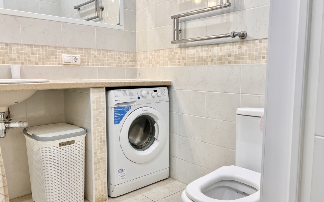 Na ulitse Morisa Toreza 7A Flat