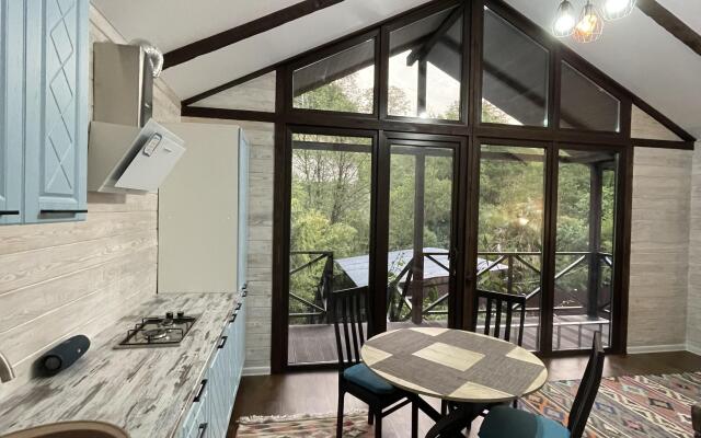 ShaleSoVa Chalet