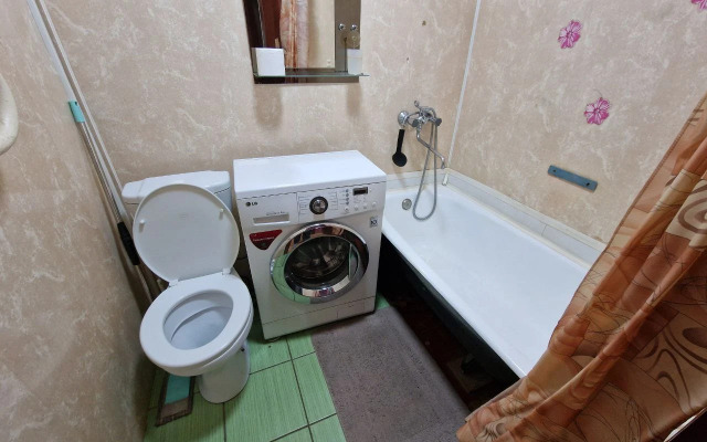 Квартира с Балконом в Спальном Районе