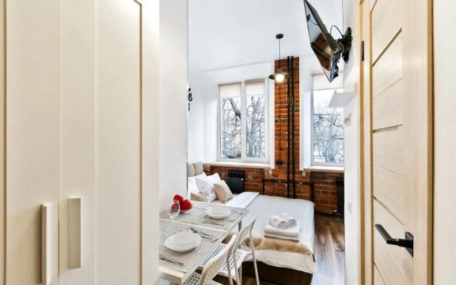 3 Revolyutsionnyij prospekt 25/12 Flat