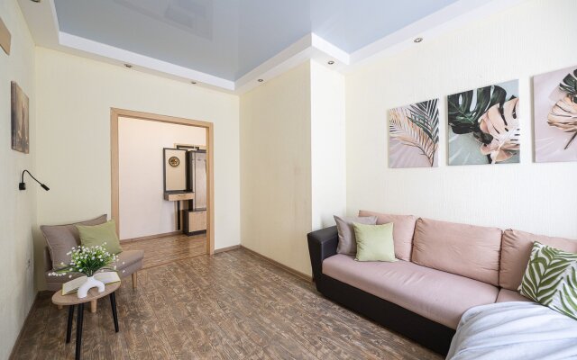 Apartamentyi Pyat' Zvezd Na Ploschadi Revolyutsii