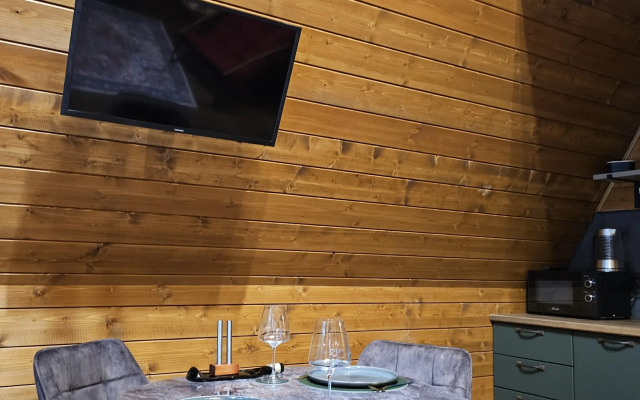 Частный дом темный А-фрейм