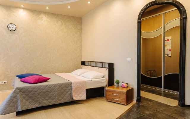 Апартаменты 9 ночей с видом на речку на Коммунальной 1