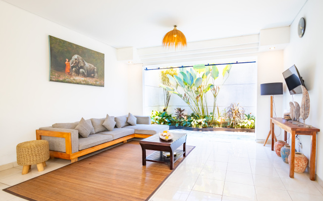 Villa with Amazing Pool and Rooftop Sun Terrace, Villa