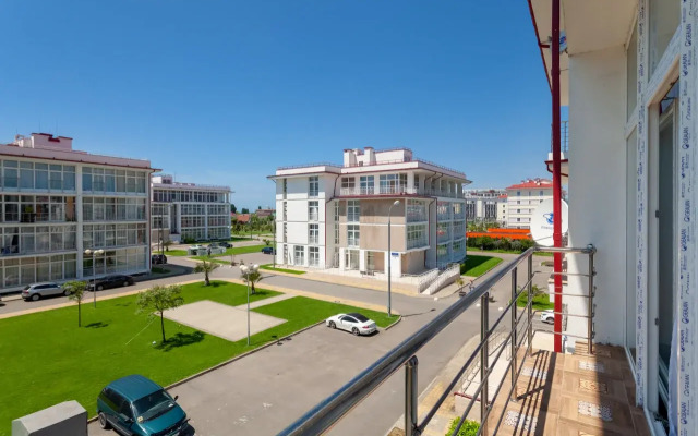 Vmestitel'naya s vidom na more s televizorom v kazhdoy komnate i razdel'nym sanuzlom Flat