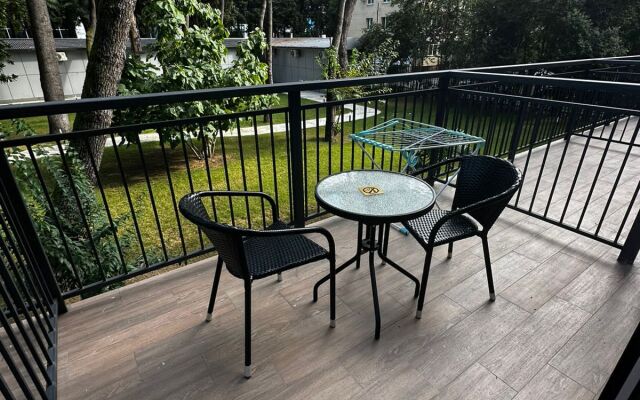 Uyutnye s Terrasoy Apartments