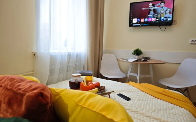 Divan I Chemodan Na Frunze 14-1 Flat