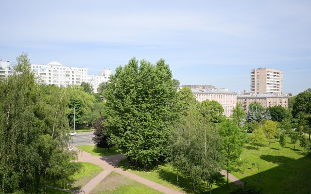 1912 U Metro Novocherkasskaya Apartment