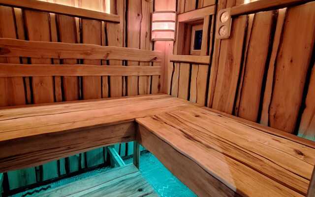 Частный дом в Заветах Ильича с розовой гостиной