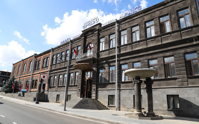 Araks Hotel Complex