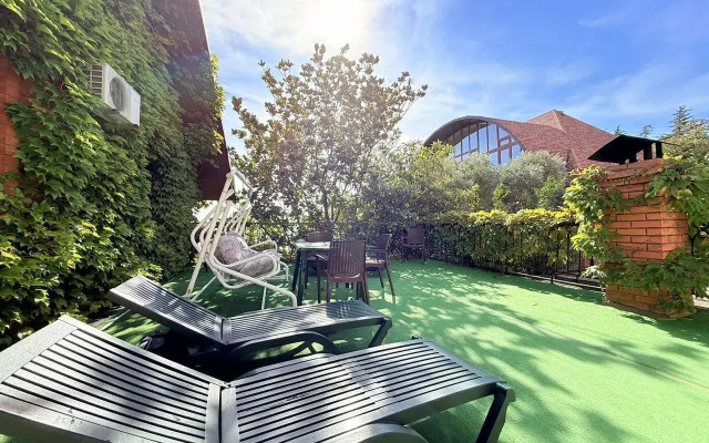 Частный дом у мopя Coлнце Ялты