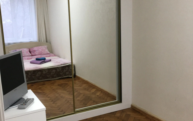 Uyutnaya Yevrodvushka U Metro Profsoyuznaya Flat