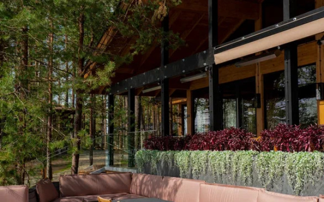 We Lodge Hotel