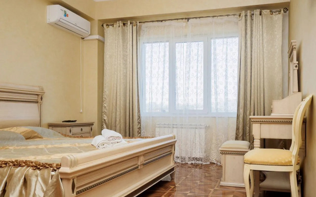 Dvukhkomnatnaya S Vidom Na More Flat