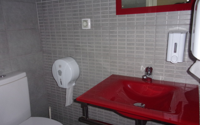 Hostel 402