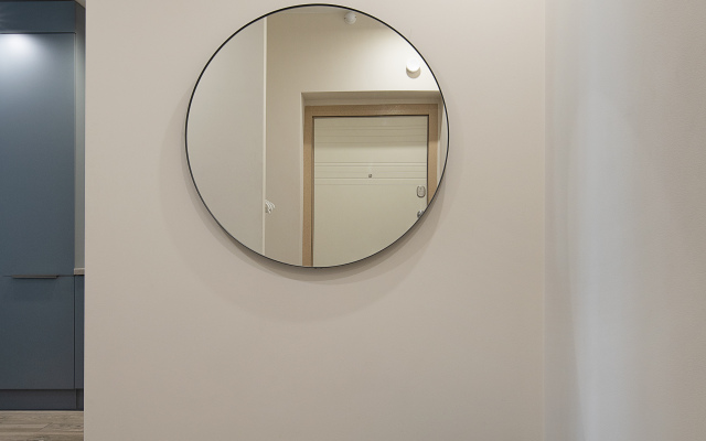 Апартаменты улучшенные в новом доме с качелей