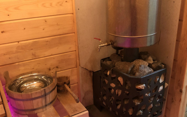 Частный дом дом у озера с чаном и баней