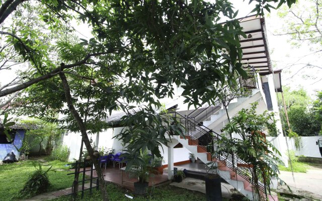 Yoho Solid Polhengoda Hotel
