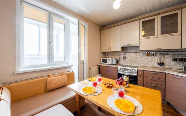 S Shikarnym Vidom U Metro Uzshnaya Apartments