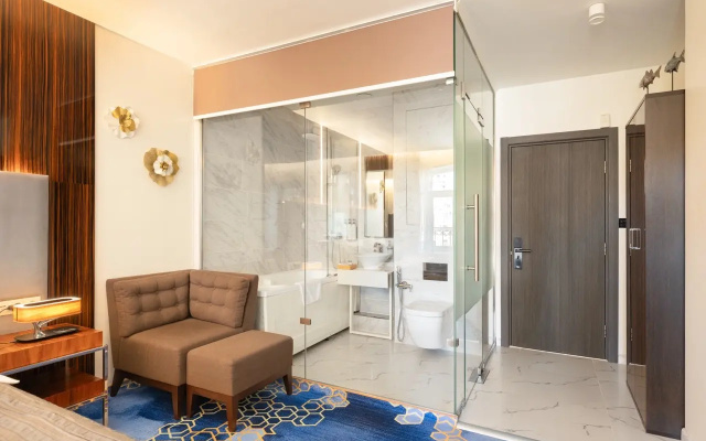 Отель V Hotel&Rooftop Lounge