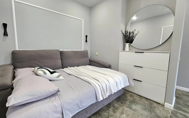 Studiya S Dizaynerskim Remontom Flat