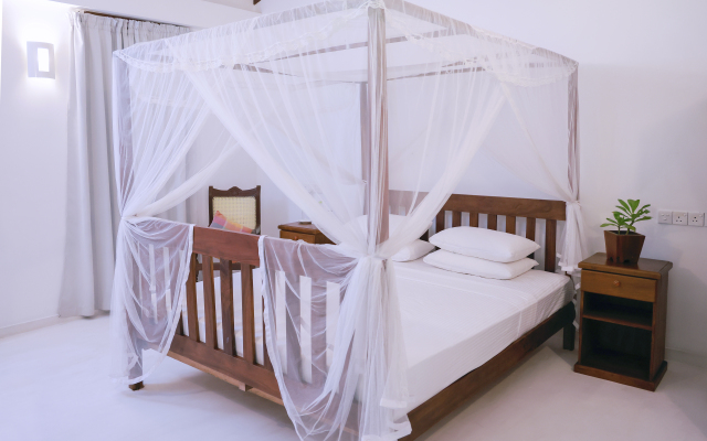South Point Surf House - 5 bedrooms sleeps 14 Villa