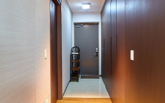 Luxury One Bedroom HighWill Apartments