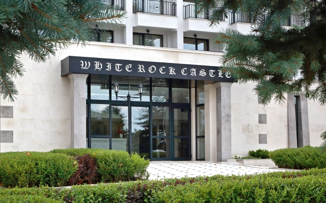 Отель White Rock Castle Suite