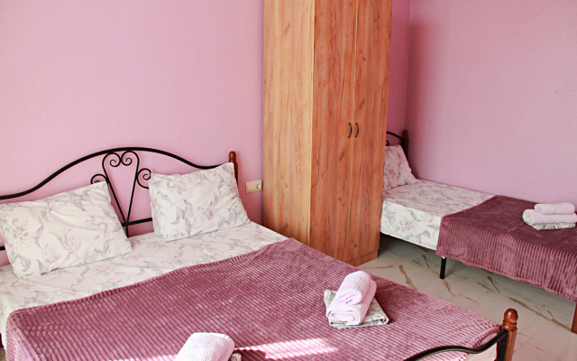 Rozovaya Laguna Guest House