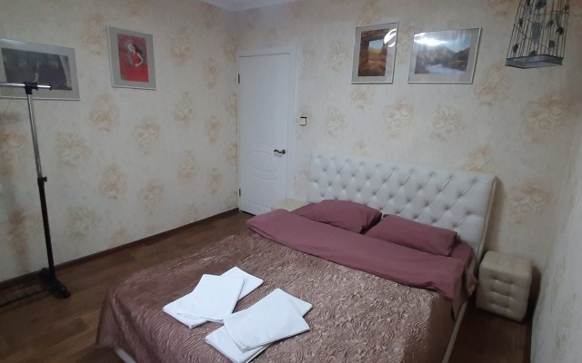 Uyutnaya Kvartira V Rayone Avtovokzala Lodging House
