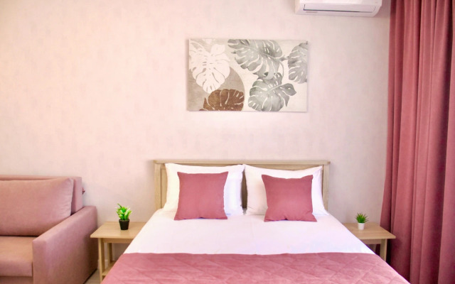 S basseynom u morya Apartment