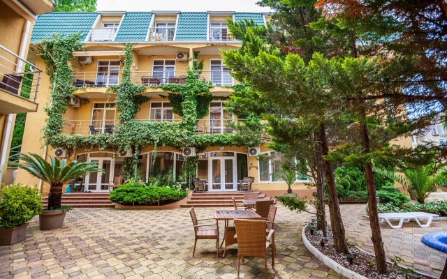 U Morya S Basseinom V ZhK Solnechnyij Apr42 Apartments