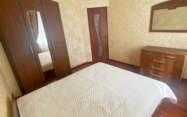 Yevrotreshka Solnechnaya Flat