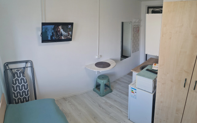 Studiya u Zhd Vokzala i Allei Geroyev Apartments