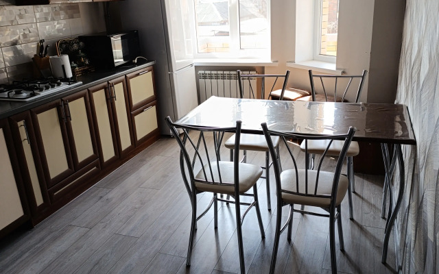 Dvuhkomnatanaya s Dvumya Lodzhiyami Flat
