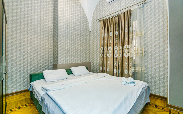 Premium at Nizami Street on Targovi Apartments