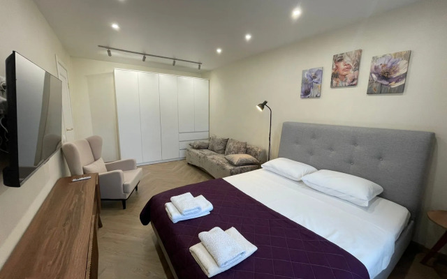 OtlichnyDen Ryadom S Zhd Vokzalom I Avroroy Flat