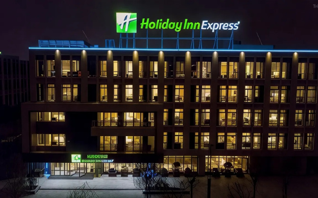 Holiday Inn Express Shanghai Pujiang by IHG Hotel – Exterior – Shanghai