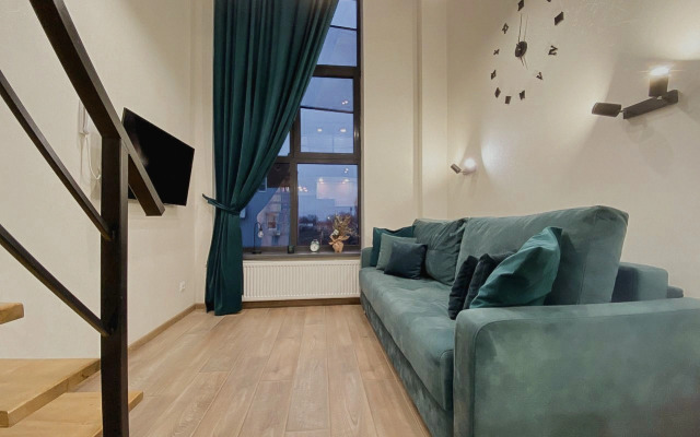 Квартира Green FOX с панорамными окнами на Савушкина