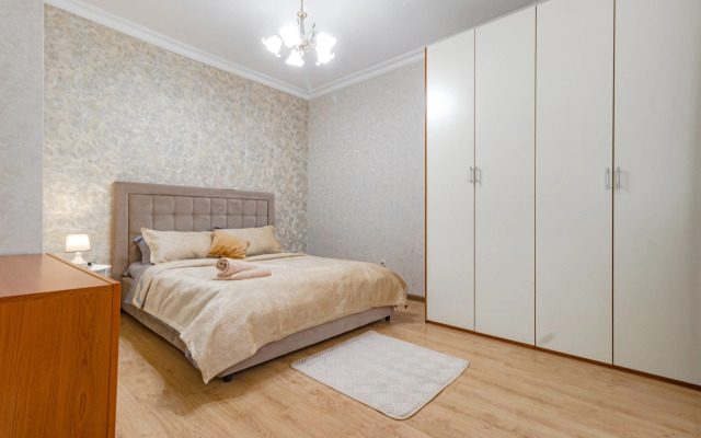 V Tsentre Goroda Ryadom S Bayterekom Apartments