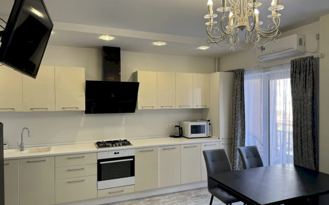 276 prostornaya u morya s balkonom Flat