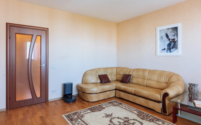 Prostornaya I Uyutnaya Dvukhkomnatnaya Flat