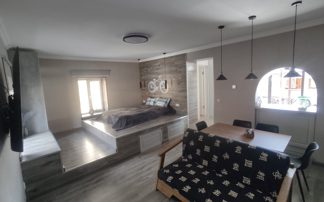 Na Prospekte Kirova 9 Flat