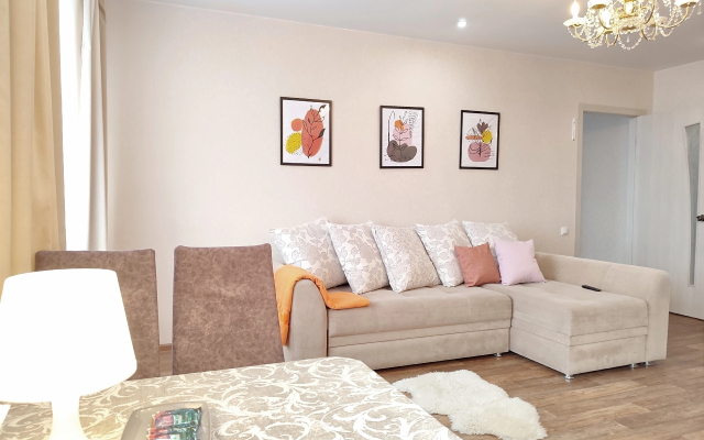 Квартира 2-комнатная в Омске на Петра Ильичева 4