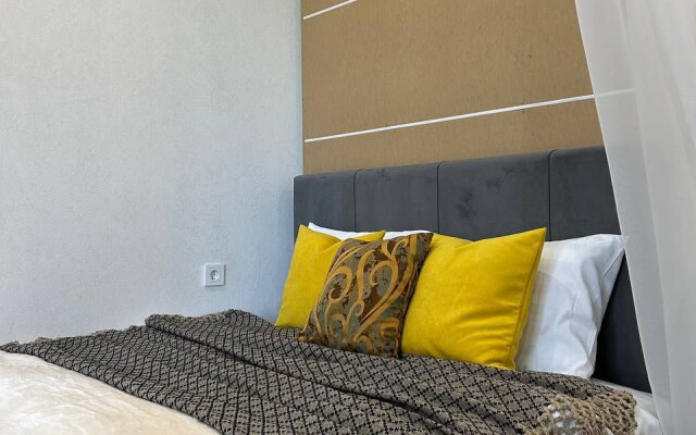 Studiya dlya chetverykh Flat